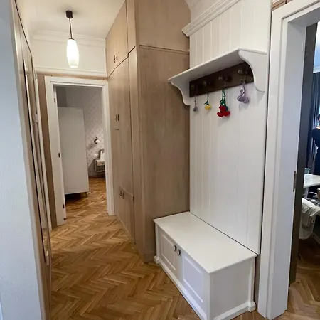 Antique Theatre 3 - Retro Apartment *